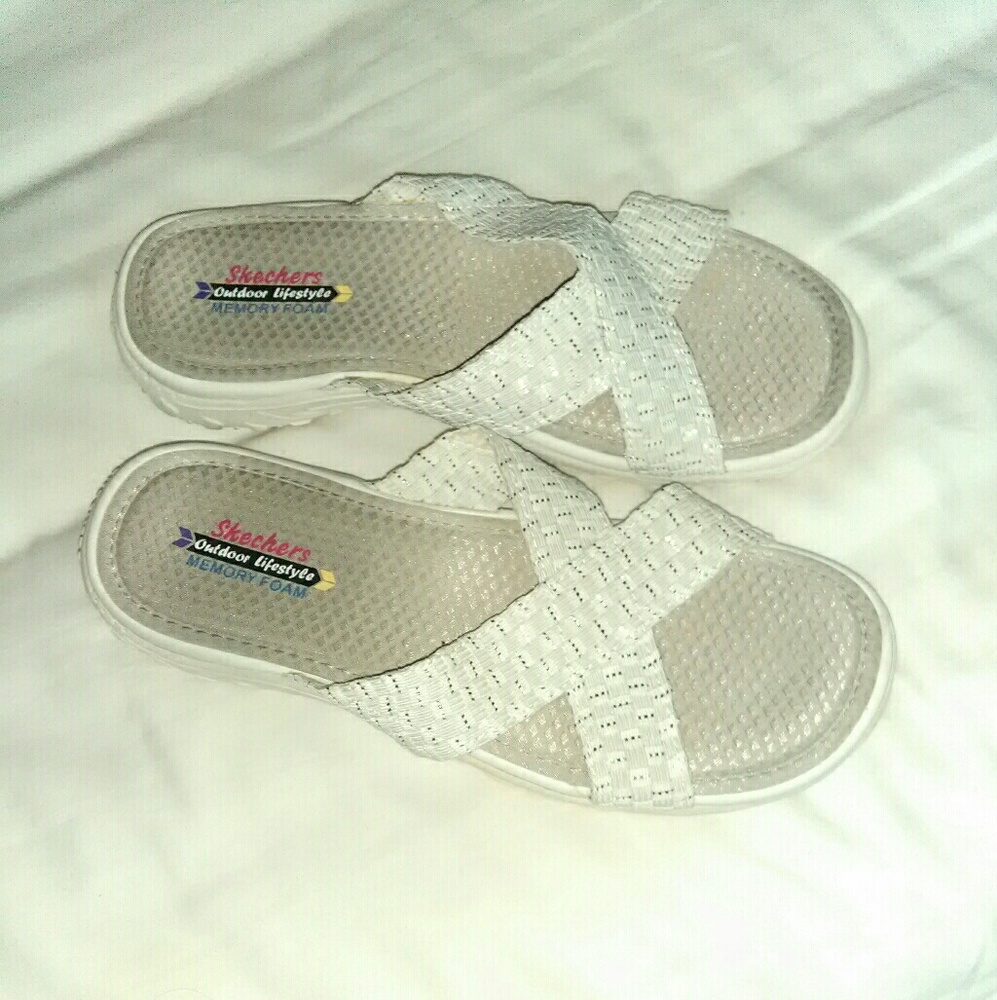 Flat sandal